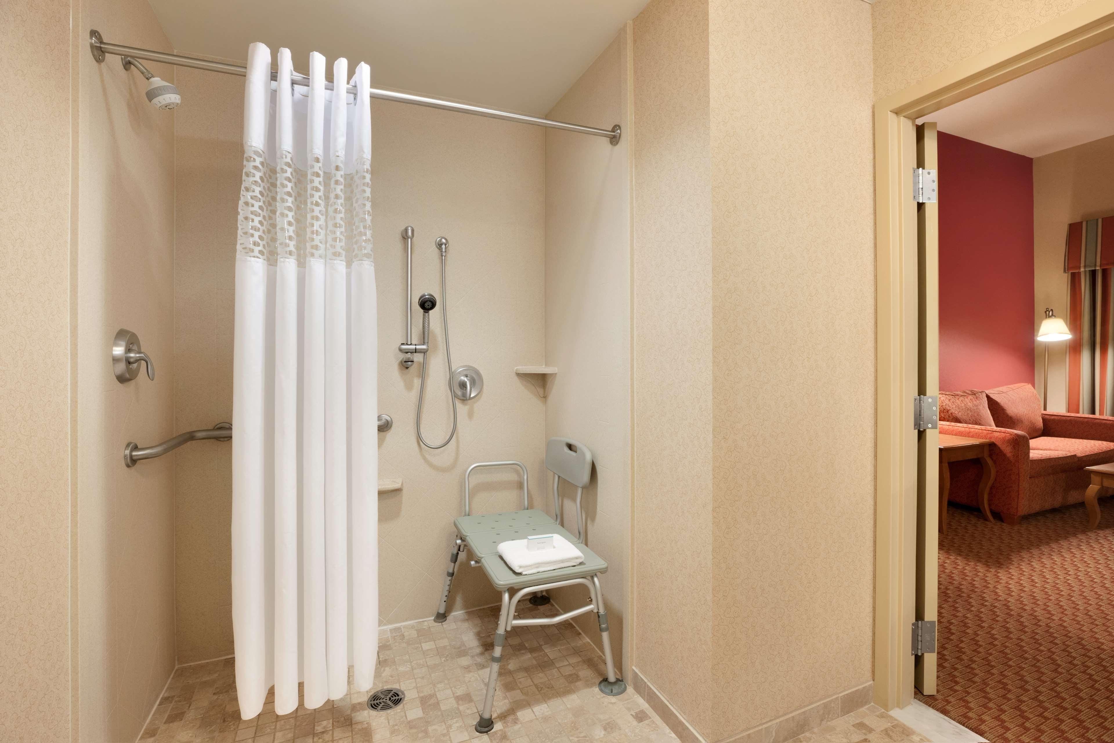 Hampton Inn & Suites Ист-Хартфорд Экстерьер фото