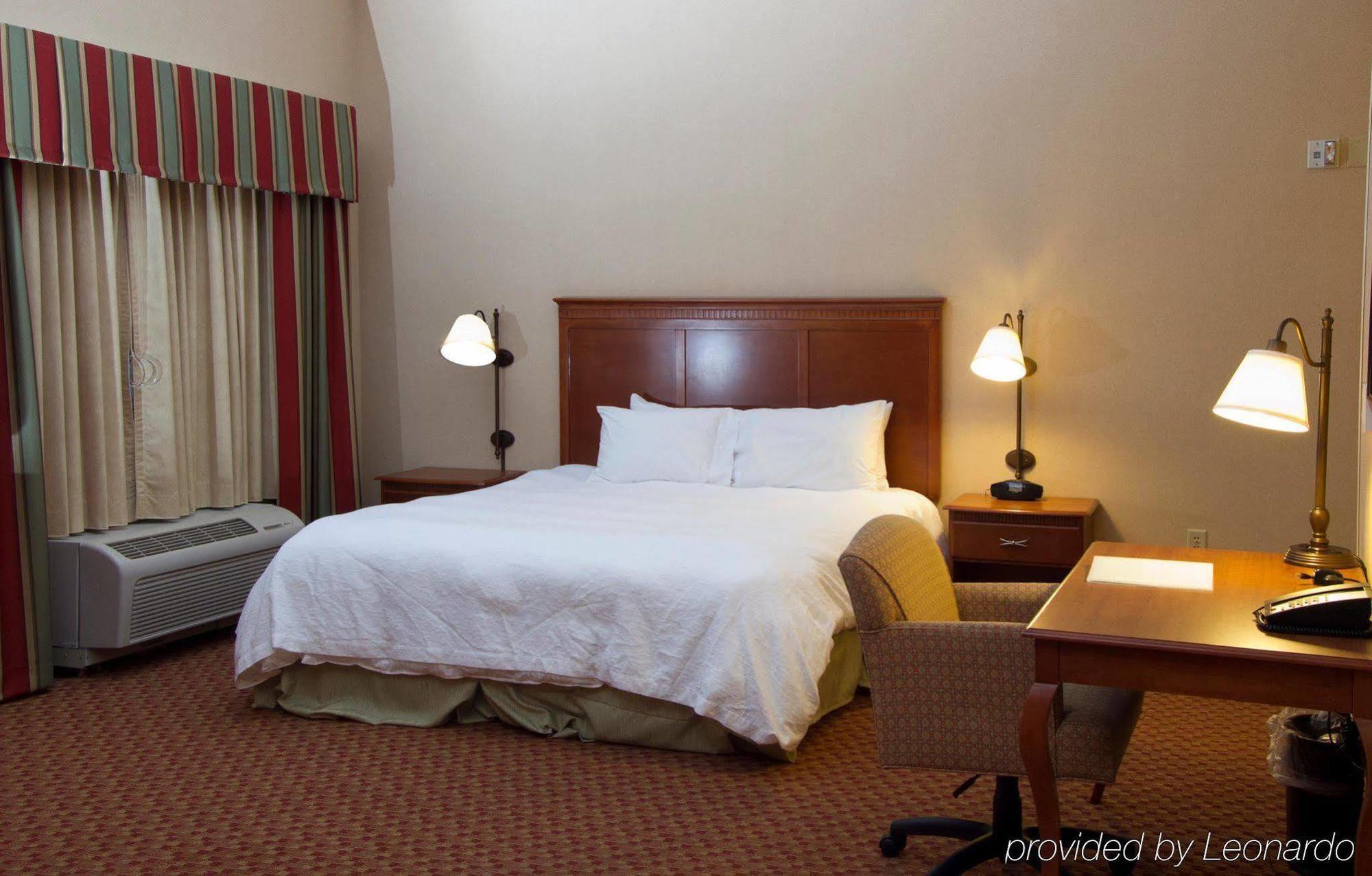 Hampton Inn & Suites Ист-Хартфорд Экстерьер фото