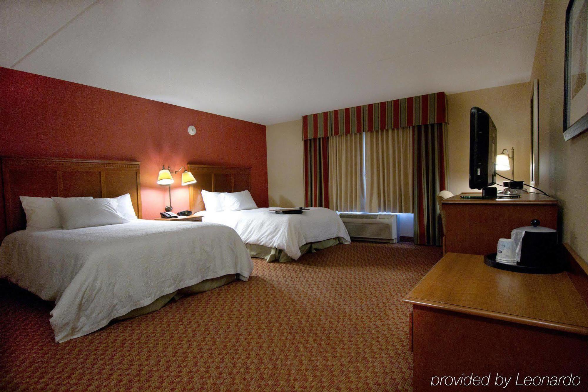 Hampton Inn & Suites Ист-Хартфорд Экстерьер фото