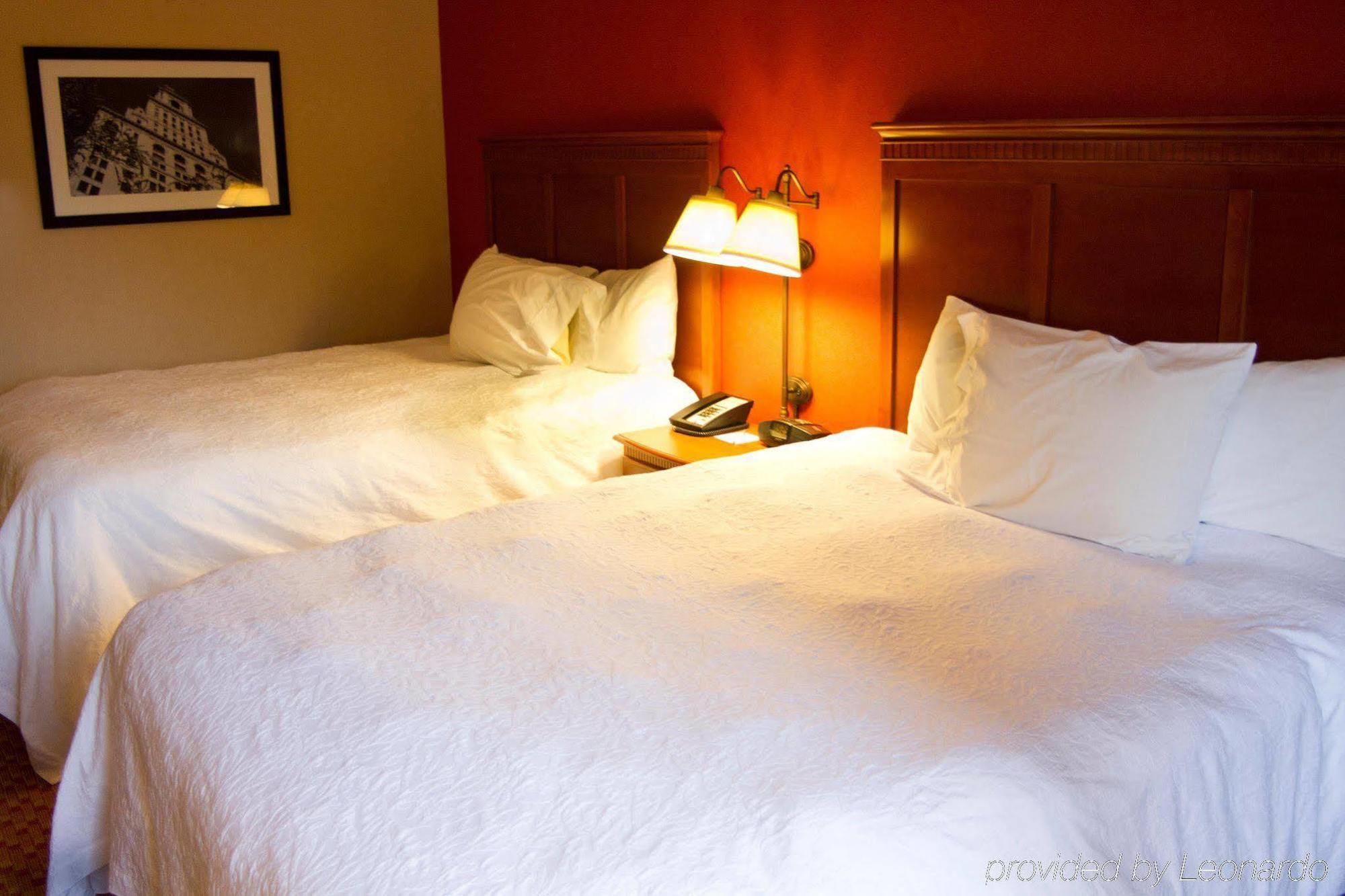 Hampton Inn & Suites Ист-Хартфорд Экстерьер фото