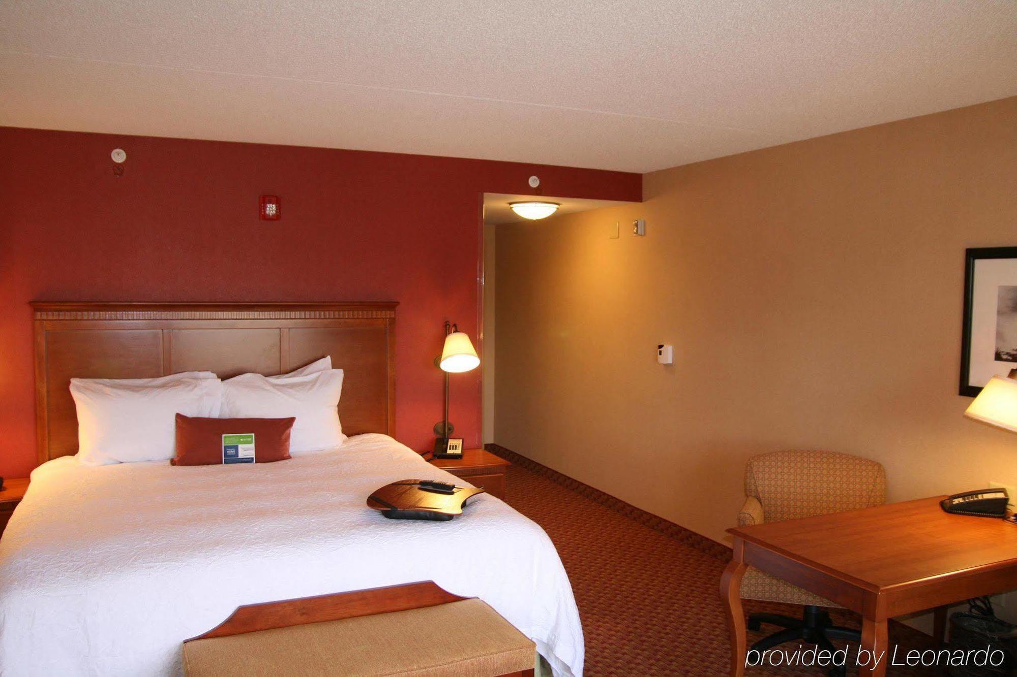 Hampton Inn & Suites Ист-Хартфорд Номер фото