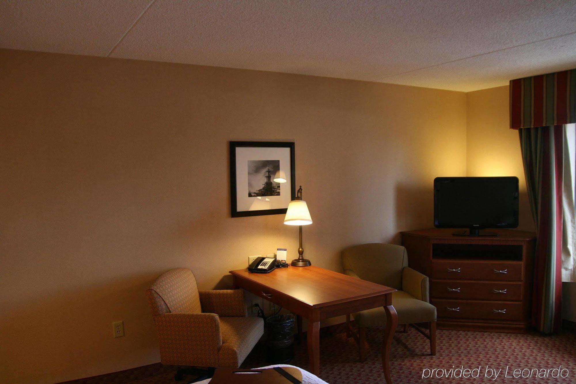 Hampton Inn & Suites Ист-Хартфорд Номер фото