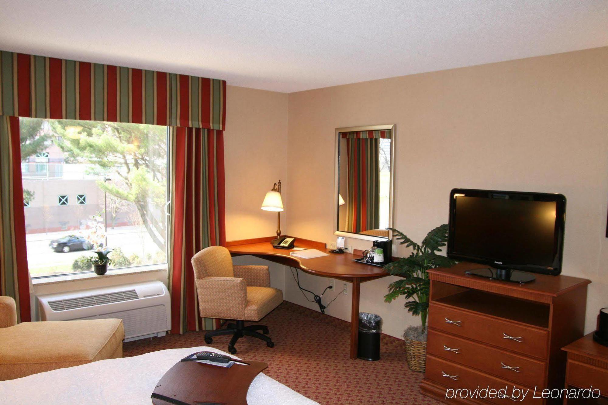 Hampton Inn & Suites Ист-Хартфорд Номер фото