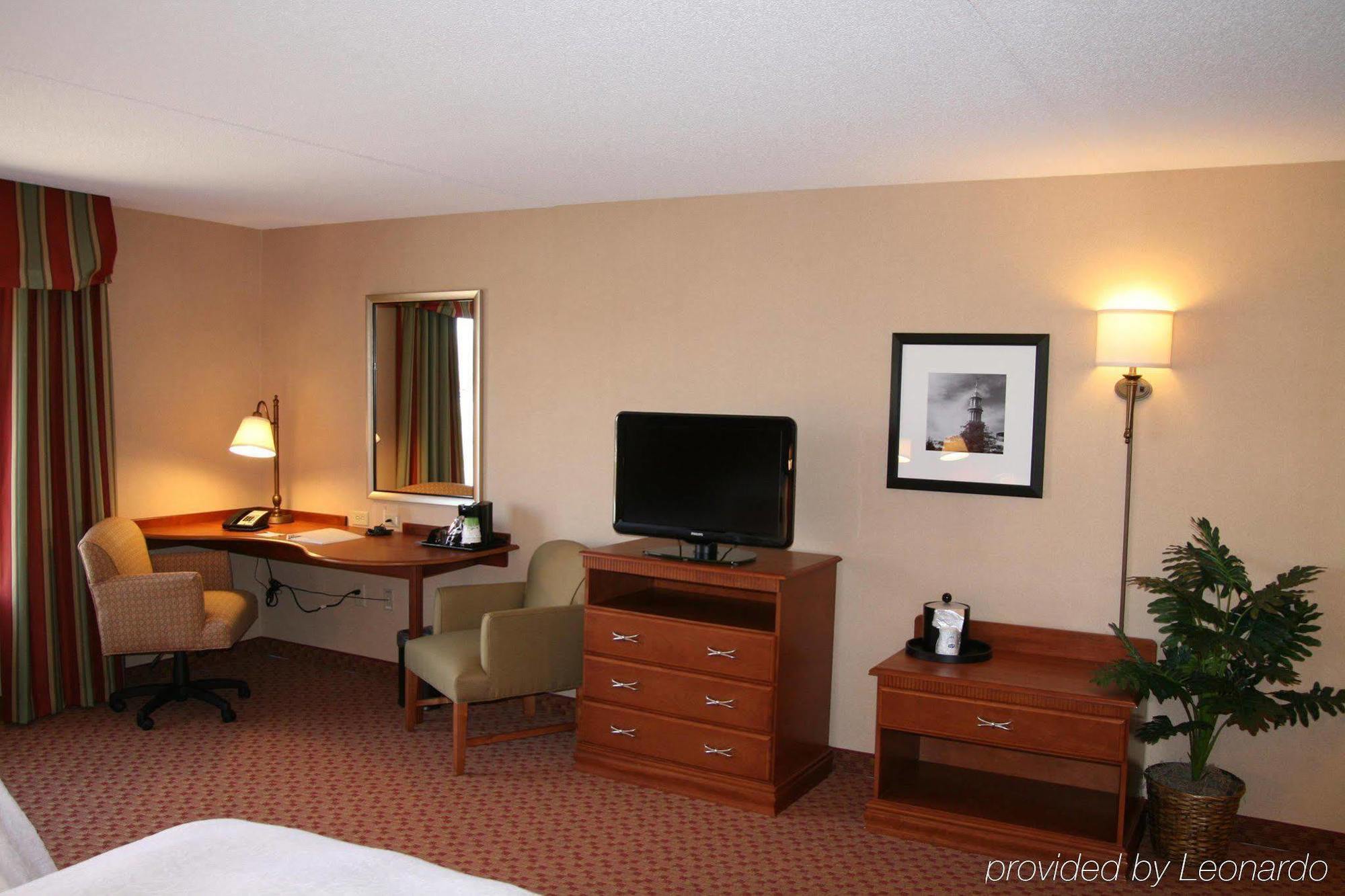 Hampton Inn & Suites Ист-Хартфорд Номер фото