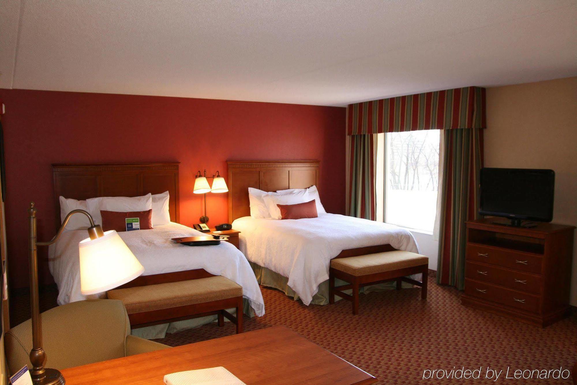 Hampton Inn & Suites Ист-Хартфорд Номер фото